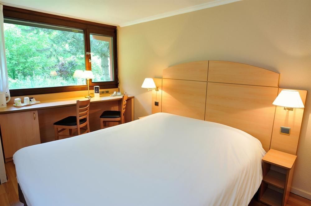 โรงแรมแคมปานิเลวิลเลจัสซาเคาทาเบิฟ Villejust ภายนอก รูปภาพ