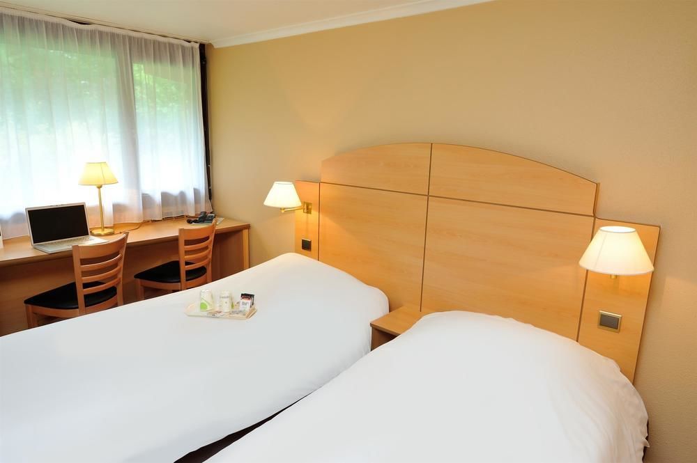 โรงแรมแคมปานิเลวิลเลจัสซาเคาทาเบิฟ Villejust ภายนอก รูปภาพ